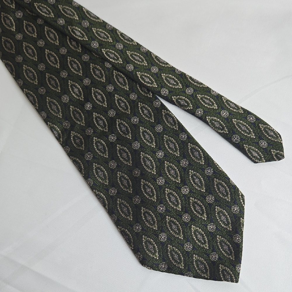 Grant‎ Thomas Ogee and Medallion Pattern Silk Tie, Made In The U.S.A